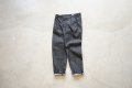 【再入荷】STILL BY HAND - 1タックデニムスラックス Navy