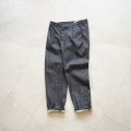 【再入荷】STILL BY HAND - 1タックデニムスラックス Navy
