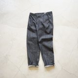 【再入荷】STILL BY HAND - 1タックデニムスラックス Navy