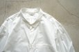 画像2: STILL BY HAND - レギュラーカラーシャツ White (2)