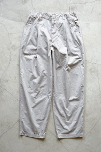 【 Size 44 のみ 】 STILL BY HAND - GARMENT DYE DEEP TUCK PANTS Taupe