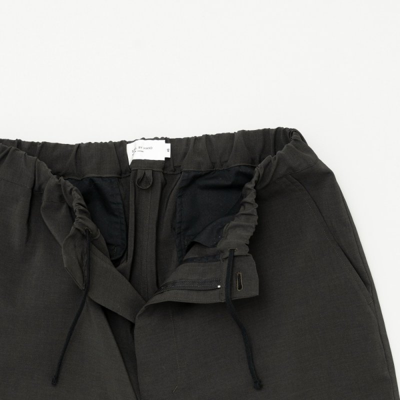 STILL BY HAND - POLYESTER KNEE TUCK PANTS [PT04242] Charcoal