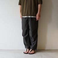 STILL BY HAND - POLYESTER KNEE TUCK PANTS Charcoal