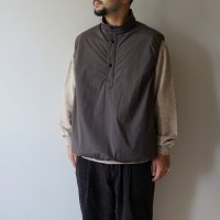 STILL BY HAND - PADDED PULLOVER VEST Charcoal Brown