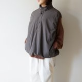 [UNISEX] STILL BY HAND - PADDED PULLOVER VEST Charcoal Brown