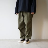 [UNISEX] (size 44 のみ) STILL BY HAND - KNEE TUCK PANTS Olive