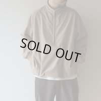 [size48のみ] STILL BY HAND - STAND COLLAR ANORAK Beige