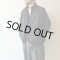 STILL BY HAND - Stand collar vest / Black