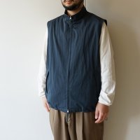 STILL BY HAND - Stand collar vest / Teal Blue