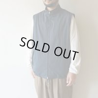 STILL BY HAND - Stand collar vest / Teal Blue