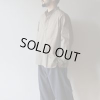 [size46のみ] STILL BY HAND - Garment dye over shirt / Khaki Beige