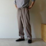 [size48のみ] STILL BY HAND - Creasy waist easy pants / Greige