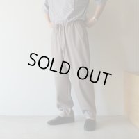 ●30%OFF●[size48のみ] STILL BY HAND - Creasy waist easy pants / Greige