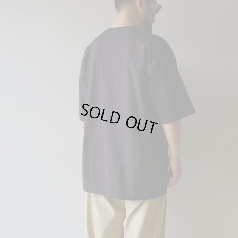 model 175cm 75kg / size L 着用