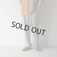 [size44のみ] STILL BY HAND - 2tuck linen pants / Greige