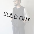 STILL BY HAND - Crewneck vest / Black