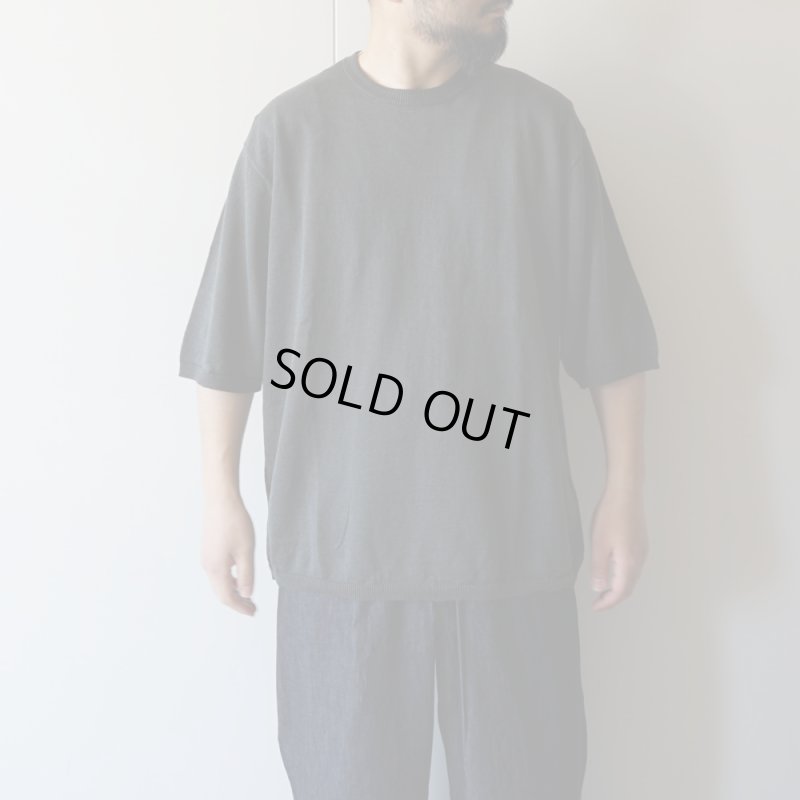 STILL BY HAND - Knitted t-shirt [KN01252] / Green charcoal