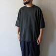 STILL BY HAND - Knitted t-shirt [KN01252] / Green charcoal