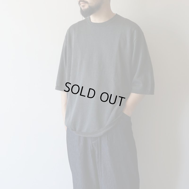 STILL BY HAND - Knitted t-shirt [KN01252] / Green charcoal