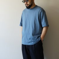 STILL BY HAND - Nepped crewneck t-shirt / Smoke blue