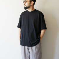 STILL BY HAND - Nepped crewneck t-shirt / Ink black