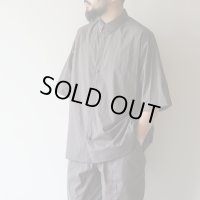 STILL BY HAND - Nylon regular collar shirt / Charcoal Brown