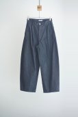 STILL BY HAND WM - Deep tuck wide denim pants / Navy