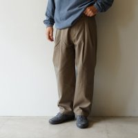 STILL BY HAND - Deep tuck pressed pants / Olive