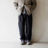 STILL BY HAND - Deep tuck pressed pants / Black navy