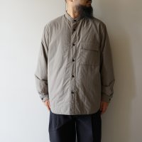 STILL BY HAND - Band collar padded shirt / Khaki beige