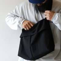 【unisex】STILL BY HAND - Padded crossbody bag / Ink Black