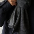 STILL BY HAND - Bicolor stole [GD04253] / Charcoal