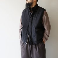 STILL BY HAND - Stand collar padded vest / Black
