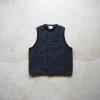 STILL BY HAND - Crewneck boa vest / Black