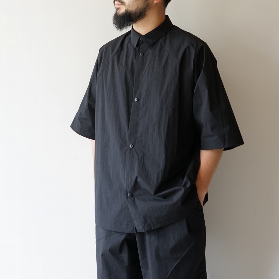 STILL BY HAND - Nylon regular collar shirt / Black
