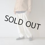 画像: [UNISEX] (size 44 のみ) STILL BY HAND - GARMENT DYE CORDUROY PANTS Off White