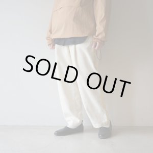 画像: [UNISEX] (size 44 のみ) STILL BY HAND - GARMENT DYE CORDUROY PANTS Off White