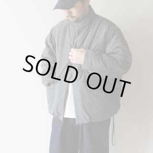 画像: 【size 46のみ】 STILL BY HAND - ROUND PUFFY BLOUSON Slate Grey