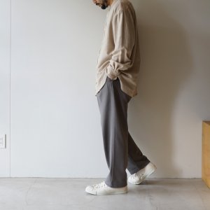 画像: 【size 48 のみ】STILL BY HAND - COTTON JERSEY 1TUCK PANTS Greige