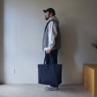 画像12: [UNISEX] STILL BY HAND - DRAWSTRING TOTE BAG Navy (12)