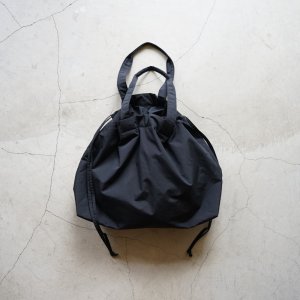 画像: [UNISEX] STILL BY HAND - DRAWSTRING TOTE BAG Black