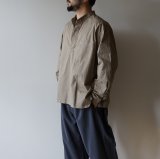 画像: [size46のみ] STILL BY HAND - Garment dye over shirt / Khaki Beige