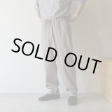 画像: ●30%OFF●[size48のみ] STILL BY HAND - Creasy waist easy pants / Greige