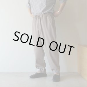 画像: ●30%OFF●[size48のみ] STILL BY HAND - Creasy waist easy pants / Greige