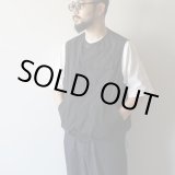 画像: STILL BY HAND - Crewneck vest / Black