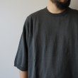 STILL BY HAND - Knitted t-shirt [KN01252] / Green charcoal