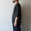 STILL BY HAND - Knitted t-shirt [KN01252] / Green charcoal