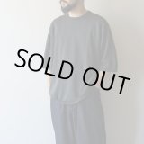 画像: STILL BY HAND - Knitted t-shirt / Green Charcoal