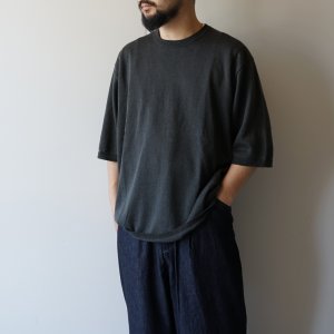 画像: STILL BY HAND - Knitted t-shirt / Green Charcoal