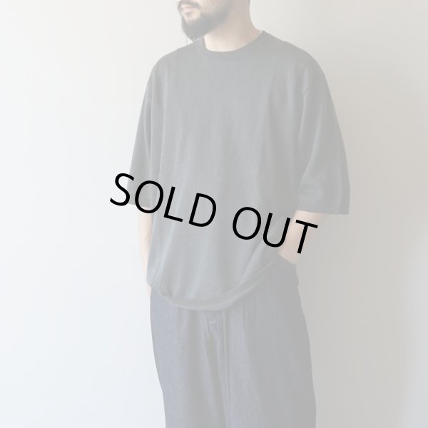 STILL BY HAND - Knitted t-shirt [KN01252] / Green charcoal